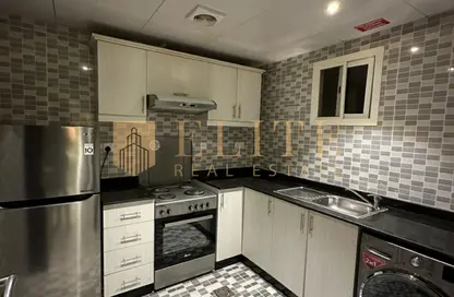Apartment - 2 Bedrooms - 1 Bathroom for rent in Al Sadd Road - Al Sadd - Doha