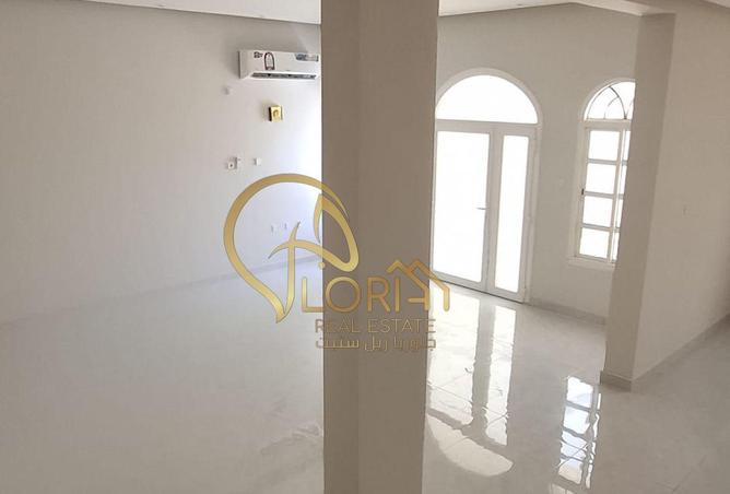 54877671 - Property Image 2