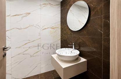 Apartment - 1 Bedroom - 2 Bathrooms for sale in Lusail Residence - Marina District - Lusail