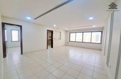 شقة - 3 غرف نوم - 4 حمامات للايجار في شارع الجزيره - فريج بن محمود الشمالي - فريج بن محمود - الدوحة