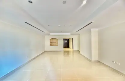 Apartment - 2 Bedrooms - 2 Bathrooms for rent in West Porto Drive - Porto Arabia - The Pearl Island - Doha