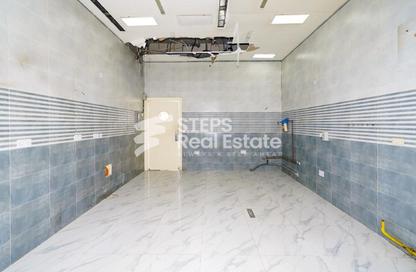 Shop - Studio - 1 Bathroom for rent in Bu Hamour Street - Abu Hamour - Doha