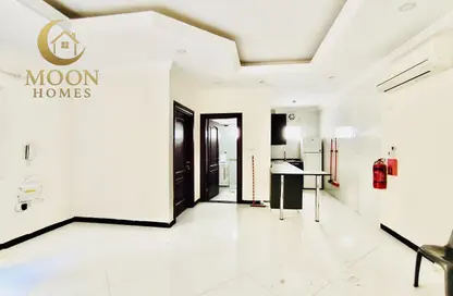 Apartment - 1 Bedroom - 1 Bathroom for rent in Umm Ghuwailina 4 - Umm Ghuwailina - Doha