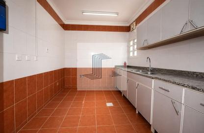 Apartment - 2 Bedrooms - 2 Bathrooms for rent in Ramada Commercial Building - Al Rawabi Street - Al Muntazah - Doha