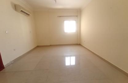 Apartment - 1 - 2 for rent in Umm Ghwailina Comm - Umm Ghuwalina - Umm Ghuwailina - Doha