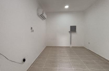 Apartment - Studio - 1 Bathroom for rent in Salwa Road - Al Aziziyah - Doha