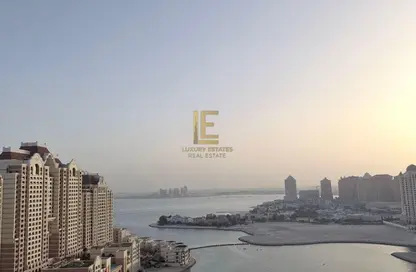 دوبلكس - 5 غرف نوم - 7 حمامات للايجار في فيفا غرب - فيفا بحرية - جزيرة اللؤلؤة - الدوحة