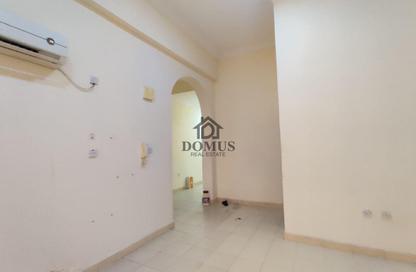 Apartment - 2 Bedrooms - 1 Bathroom for rent in Anas Street - Fereej Bin Mahmoud North - Fereej Bin Mahmoud - Doha