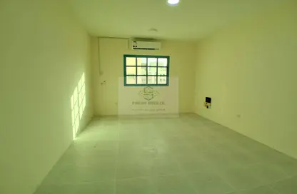 Apartment - 2 Bedrooms - 2 Bathrooms for rent in Umm Ghuwailina 4 - Umm Ghuwailina - Doha