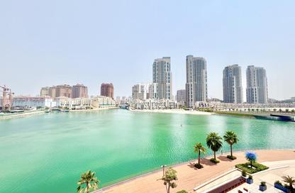 شقة - غرفة نوم - 2 حمامات للايجار في كريستال ريزيدنس - جزيرة جيوان - جزيرة اللؤلؤة - الدوحة