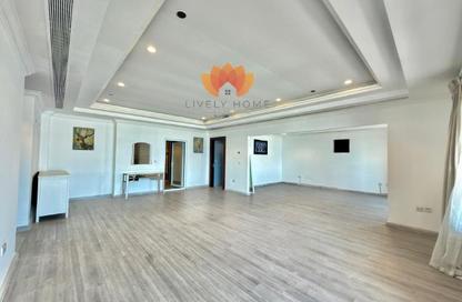 Apartment - 2 Bedrooms - 2 Bathrooms for rent in East Porto Drive - Porto Arabia - The Pearl Island - Doha