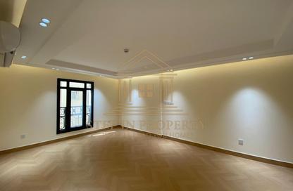 Apartment - 2 Bedrooms - 2 Bathrooms for rent in Al Nasr - Doha