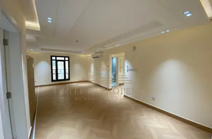 Apartment - 2 Bedrooms - 2 Bathrooms for rent in Al Nasr - Doha