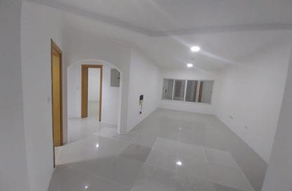 Apartment - 2 Bedrooms - 2 Bathrooms for rent in Thabit Bin Zaid Street - Al Mansoura - Doha
