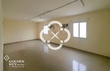 سكن عمال - استوديو - 8 حمامات للايجار في روضة راشد - طريق سلوى - الدوحة