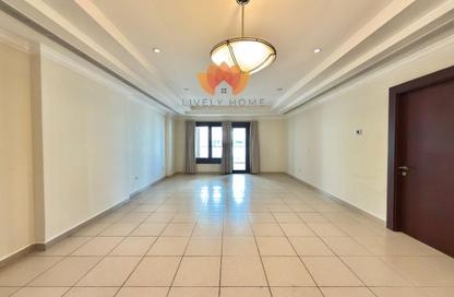 Apartment - 1 Bedroom - 2 Bathrooms for rent in West Porto Drive - Porto Arabia - The Pearl Island - Doha