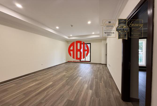 52270760 - Property Image 2