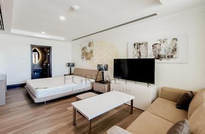 Apartment - Studio - 1 Bathroom for rent in Viva West - Viva Bahriyah - The Pearl Island - Doha