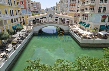 Apartment - 3 Bedrooms - 3 Bathrooms for rent in Carnaval - Qanat Quartier - The Pearl Island - Doha