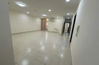 شقة - 2 غرف نوم - 3 حمامات للايجار في شارع النصر - النصر - الدوحة