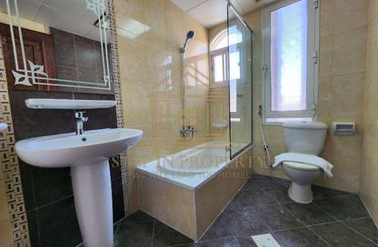 Apartment - 2 Bedrooms - 3 Bathrooms for rent in Al Sadd Road - Al Sadd - Doha
