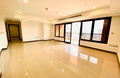 Apartment - 2 Bedrooms - 2 Bathrooms for rent in West Porto Drive - Porto Arabia - The Pearl Island - Doha