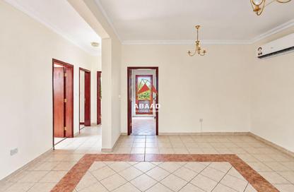 Apartment - 2 Bedrooms - 2 Bathrooms for rent in Al Ain compound 2 - Ain Khaled - Doha