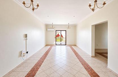 Apartment - 2 Bedrooms - 2 Bathrooms for rent in Al Ain compound 2 - Ain Khaled - Doha