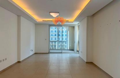 Apartment - 2 Bedrooms - 3 Bathrooms for rent in Viva West - Viva Bahriyah - The Pearl Island - Doha