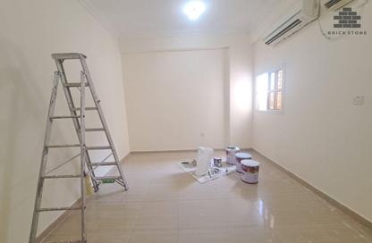 Apartment - 2 Bedrooms - 1 Bathroom for rent in Anas Street - Fereej Bin Mahmoud North - Fereej Bin Mahmoud - Doha