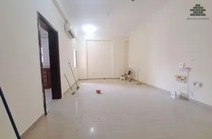 Apartment - 2 Bedrooms - 1 Bathroom for rent in Anas Street - Fereej Bin Mahmoud North - Fereej Bin Mahmoud - Doha