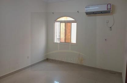 Apartment - 3 Bedrooms - 3 Bathrooms for rent in Thabit Bin Zaid Street - Al Mansoura - Doha