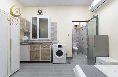 Apartment - Studio - 1 Bathroom for rent in Umm Ghuwailina 4 - Umm Ghuwailina - Doha Apartment - Studio - 1 Bathroom for rent in Umm Ghuwailina 4 - Umm Ghuwailina - Doha