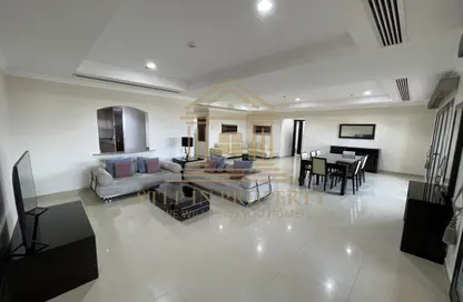Apartment - 2 Bedrooms - 3 Bathrooms for rent in West Porto Drive - Porto Arabia - The Pearl Island - Doha