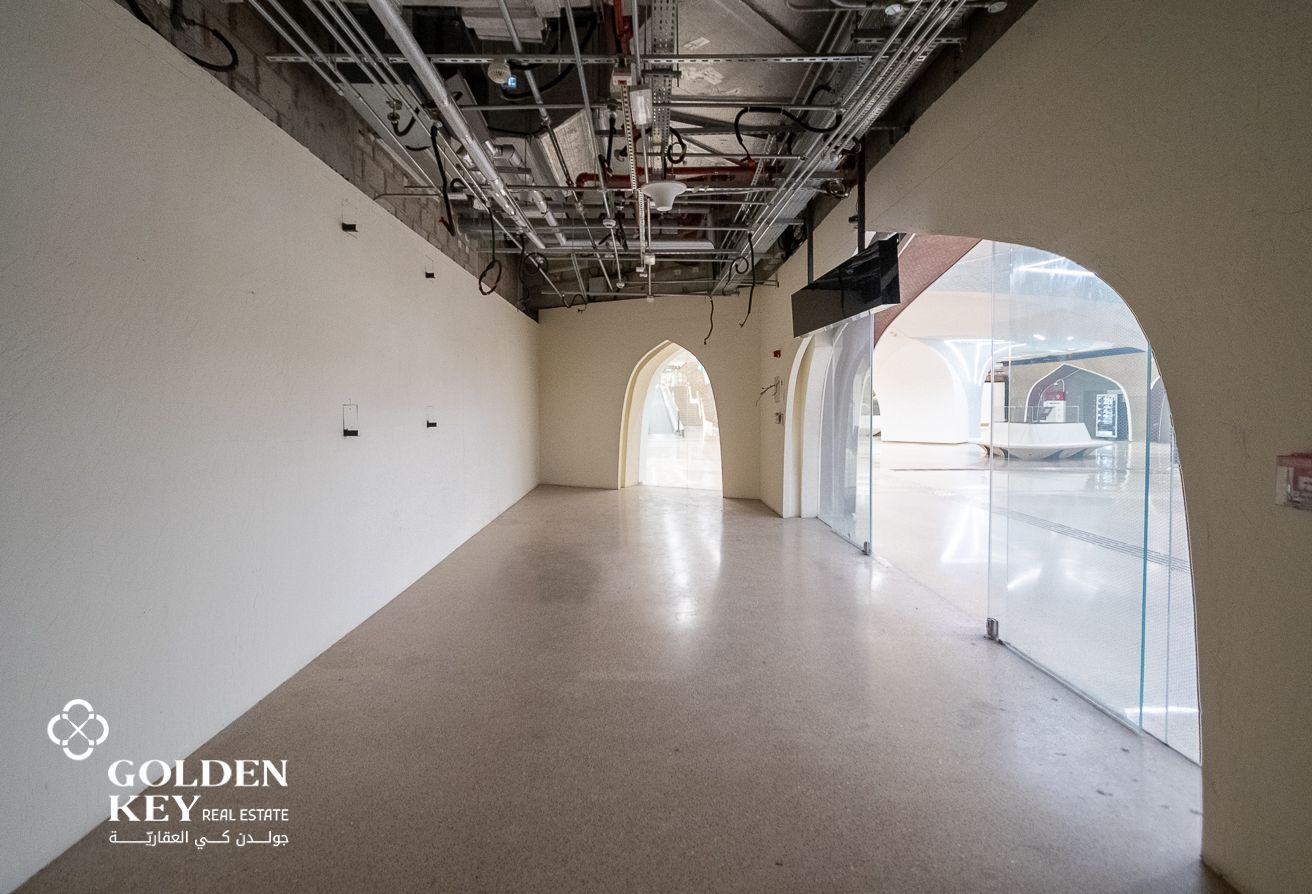 High Visibility Shop in Central Metro Location