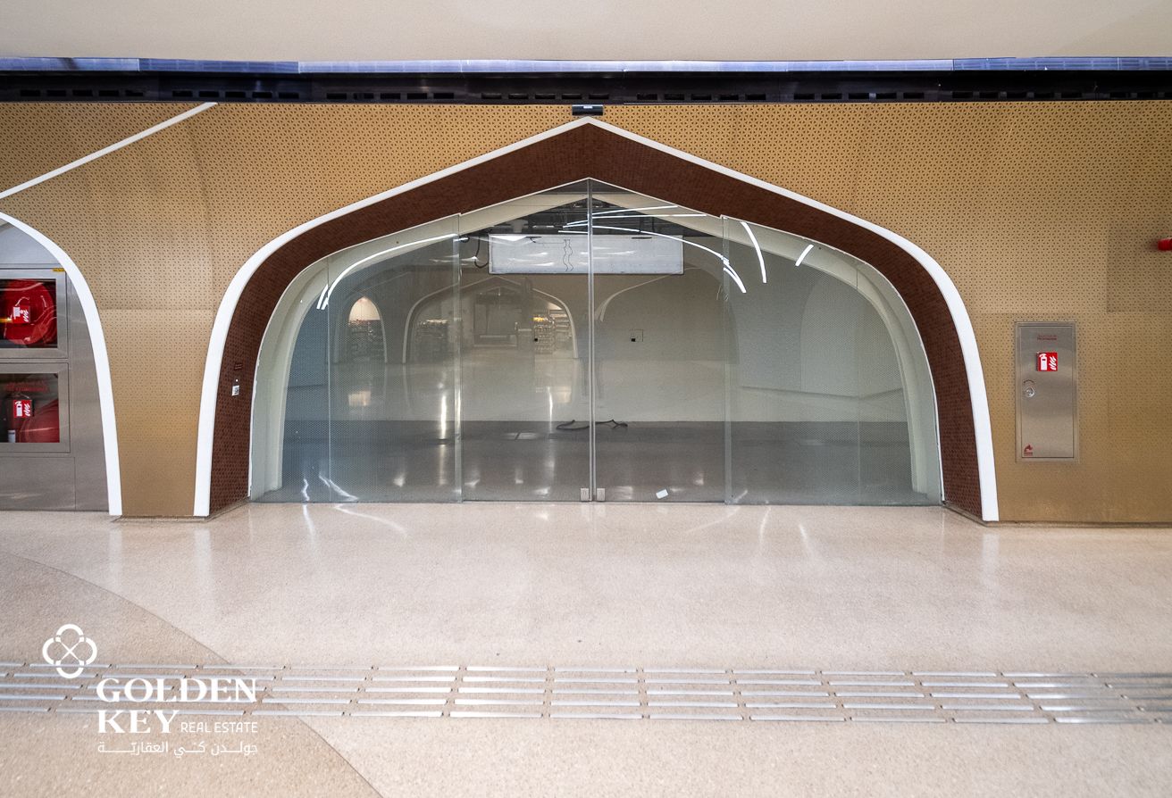 High Visibility Shop in Central Metro Location