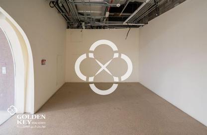 Shop - Studio for rent in Musheireb - Musheireb - Doha