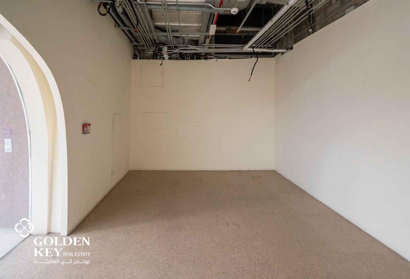 High Visibility Shop in Central Metro Location