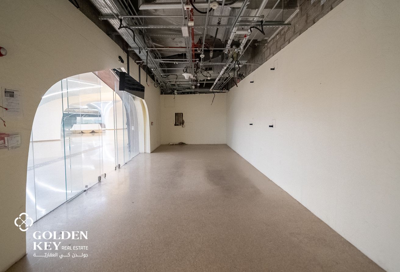 High Visibility Shop in Central Metro Location