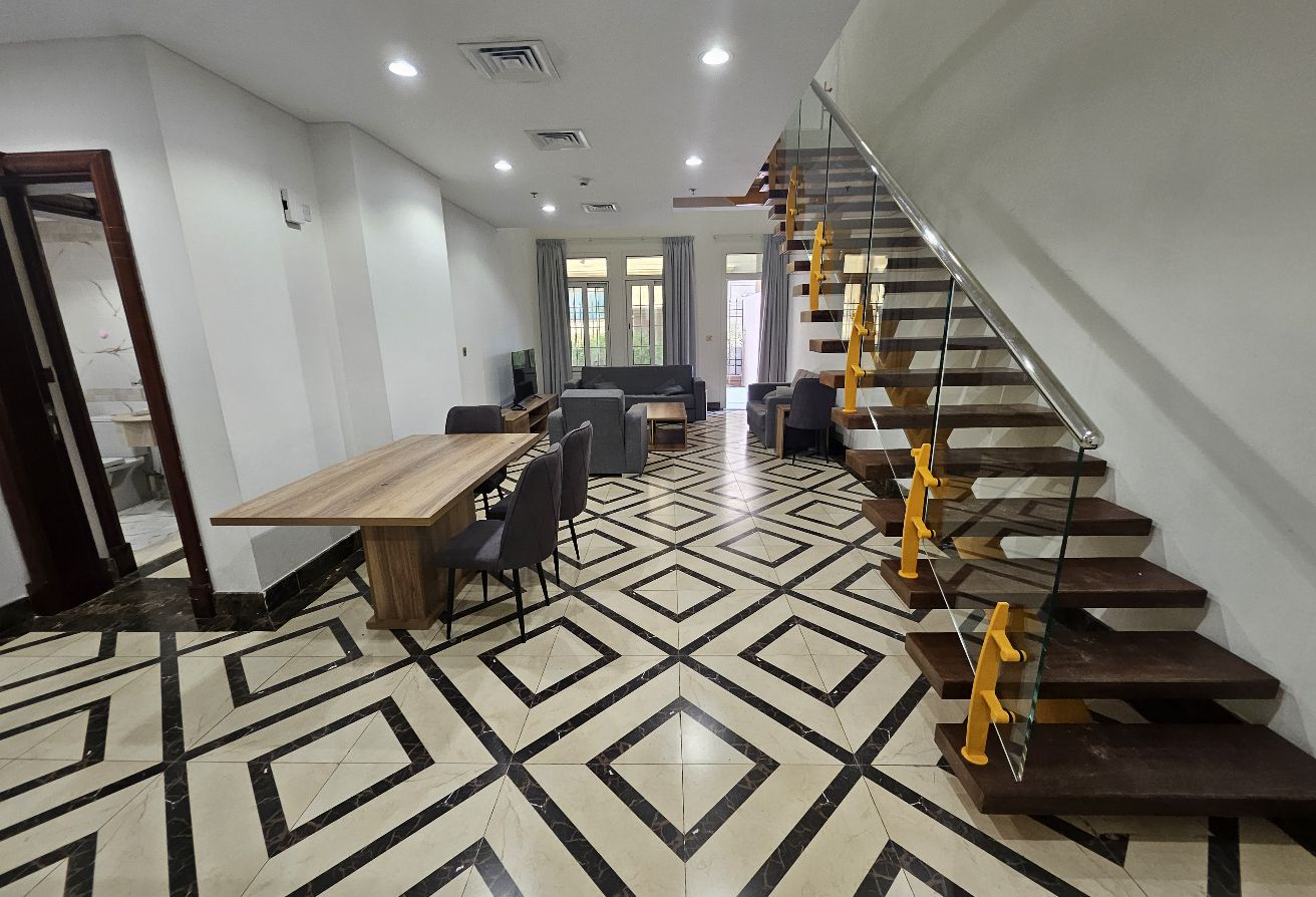 DUPLEX 4 BEDROOM FF WITH PRIVATE GARDEN