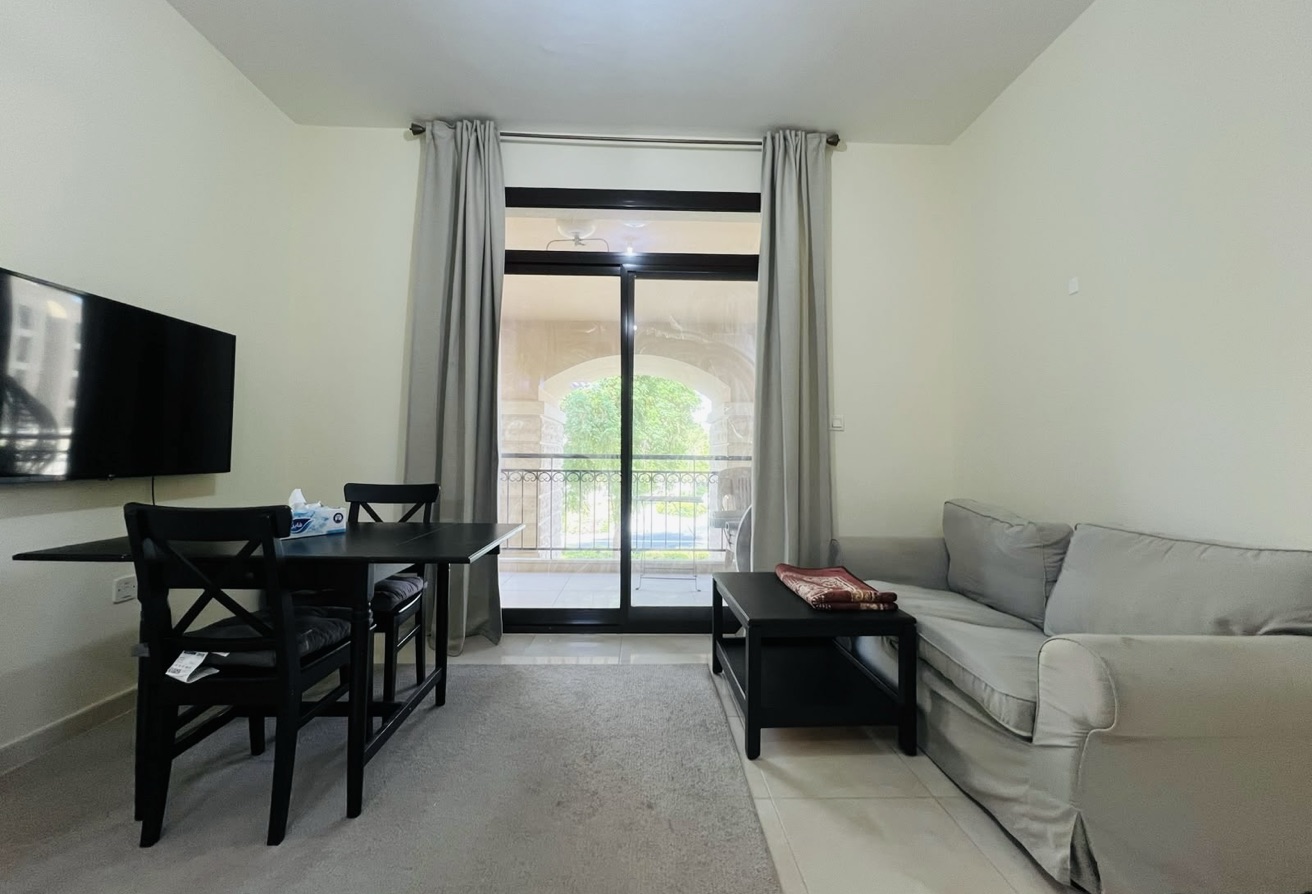 Fox Hills Furnished Studio | Balcony | Bills Inc thumbnail 6