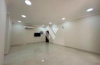 Apartment - 2 Bedrooms - 3 Bathrooms for rent in Al Nasr Street - Al Nasr - Doha Apartment - 2 Bedrooms - 3 Bathrooms for rent in Al Nasr Street - Al Nasr - Doha