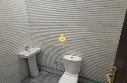 Villa - Studio - 1 Bathroom for rent in Al Gharrafa - Doha