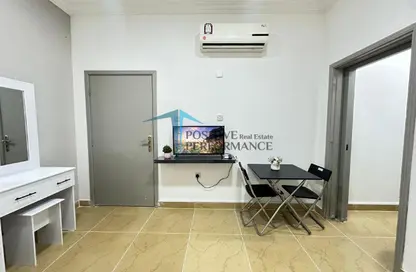 Apartment - Studio - 1 Bathroom for rent in Al Asmakh Complex - Industrial Area - Industrial Area - Doha