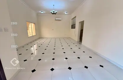 Compound - 4 Bedrooms - 4 Bathrooms for rent in Izghawa - Izghawa - Doha
