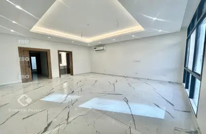 فيلا - 5 غرف نوم - 5 حمامات للايجار في شارع النعمان - العزيزية - الدوحة