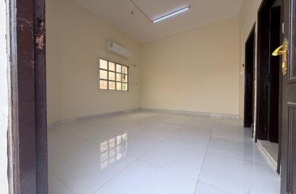 Apartment - Studio - 1 Bathroom for rent in Umm Al Seneem Street - Ain Khaled - Doha
