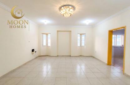 Apartment - 2 Bedrooms - 2 Bathrooms for rent in Umm Ghuwailina 4 - Umm Ghuwailina - Doha