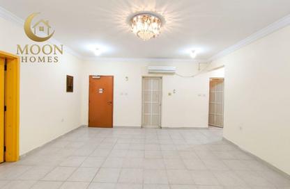 Apartment - 2 Bedrooms - 2 Bathrooms for rent in Umm Ghuwailina 4 - Umm Ghuwailina - Doha
