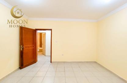 Apartment - 2 Bedrooms - 2 Bathrooms for rent in Umm Ghuwailina 4 - Umm Ghuwailina - Doha